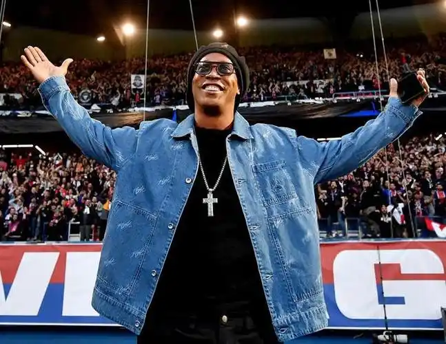 锋劳塔罗在 锋劳塔罗在